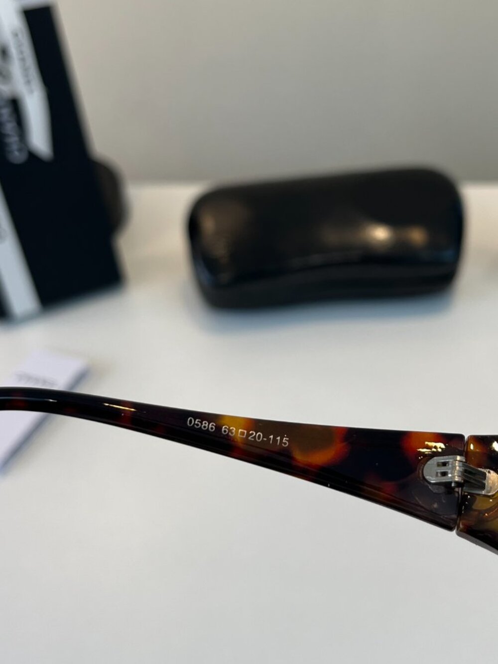 Vintage Chanel gold logo sunglasses - Picture 3 of 10